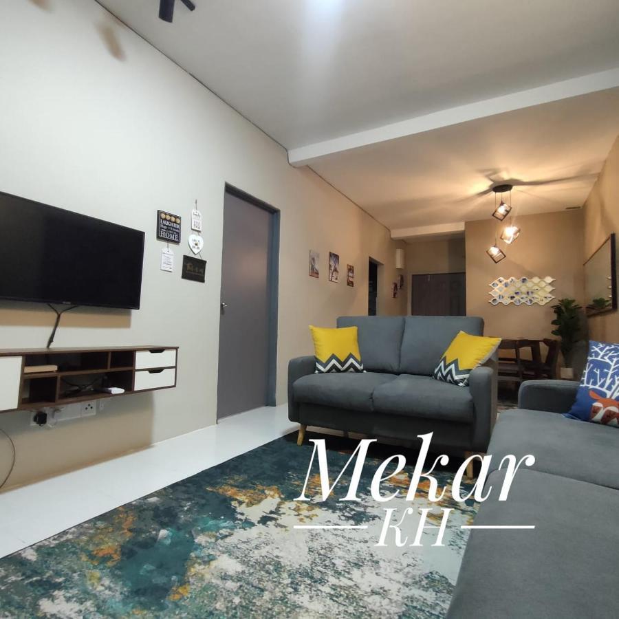 ברינצ'אנג Mekar Kh Homestay מראה חיצוני תמונה